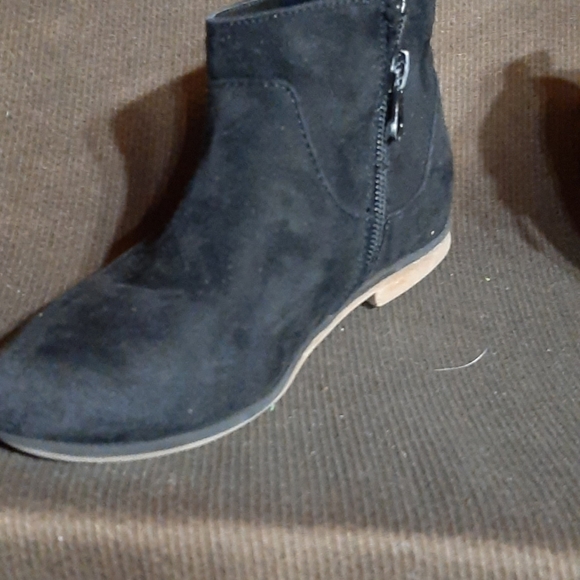 Errrday booties - Picture 2 of 4